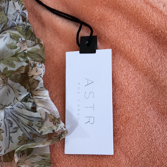 Beautiful Off White Floral ,Tie Back. - Picture 5 of 5